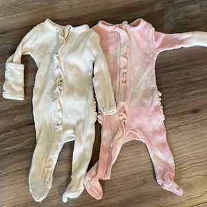 2 Spearmint Love Baby Pajamas Size 0-3mo with bow